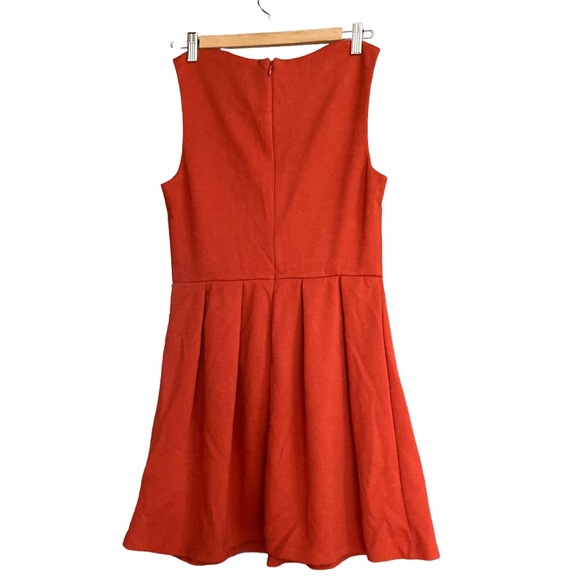 5/25$ ✨ Skater Dress - Picture 2 of 5